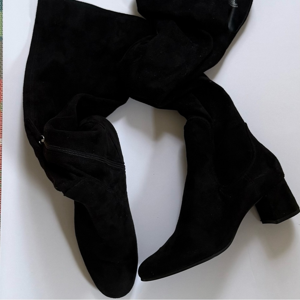 Zara Knee High Suede Boots in Black size EU 38
